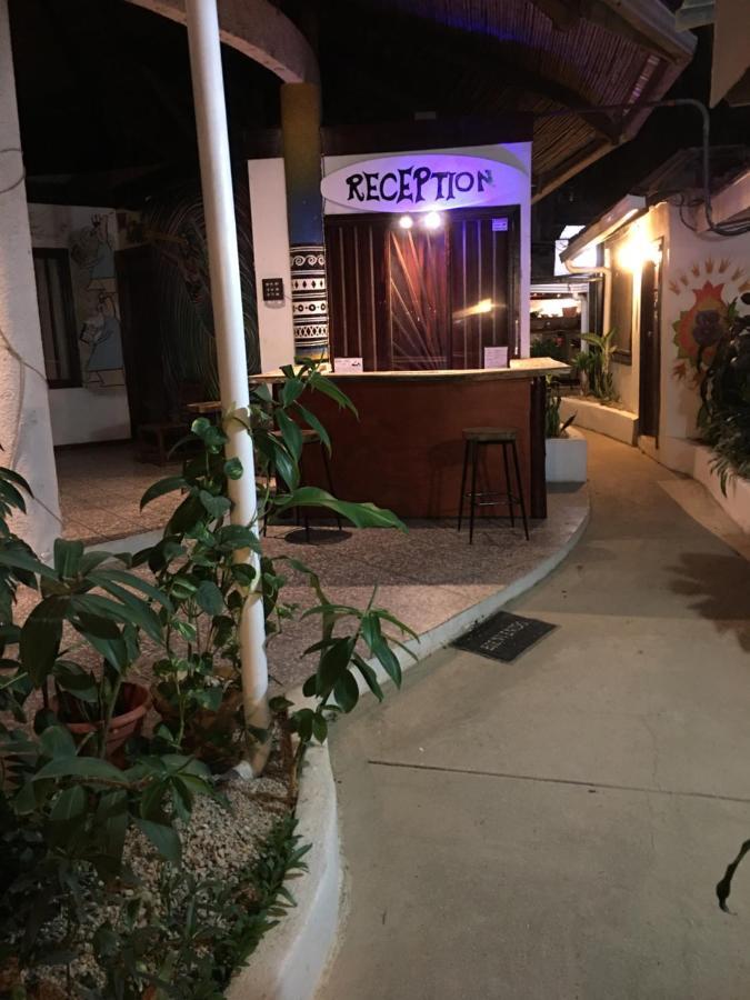 Pura Vida Hostel Tamarindo Bagian luar foto
