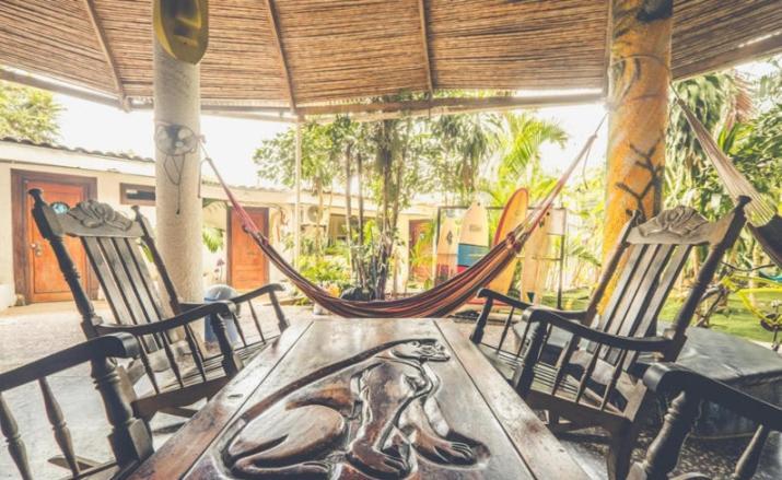 Pura Vida Hostel Tamarindo Bagian luar foto