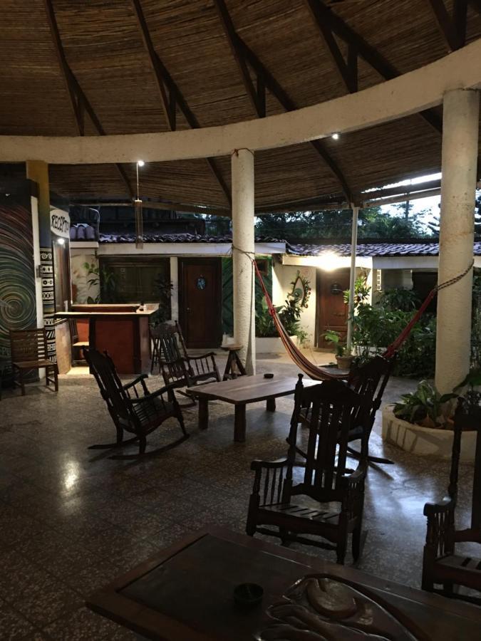 Pura Vida Hostel Tamarindo Bagian luar foto
