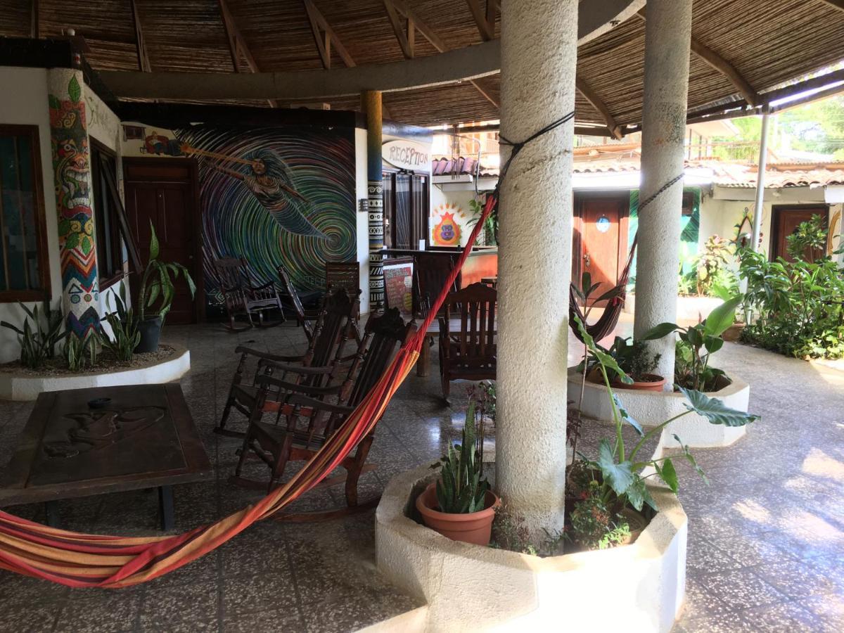 Pura Vida Hostel Tamarindo Bagian luar foto