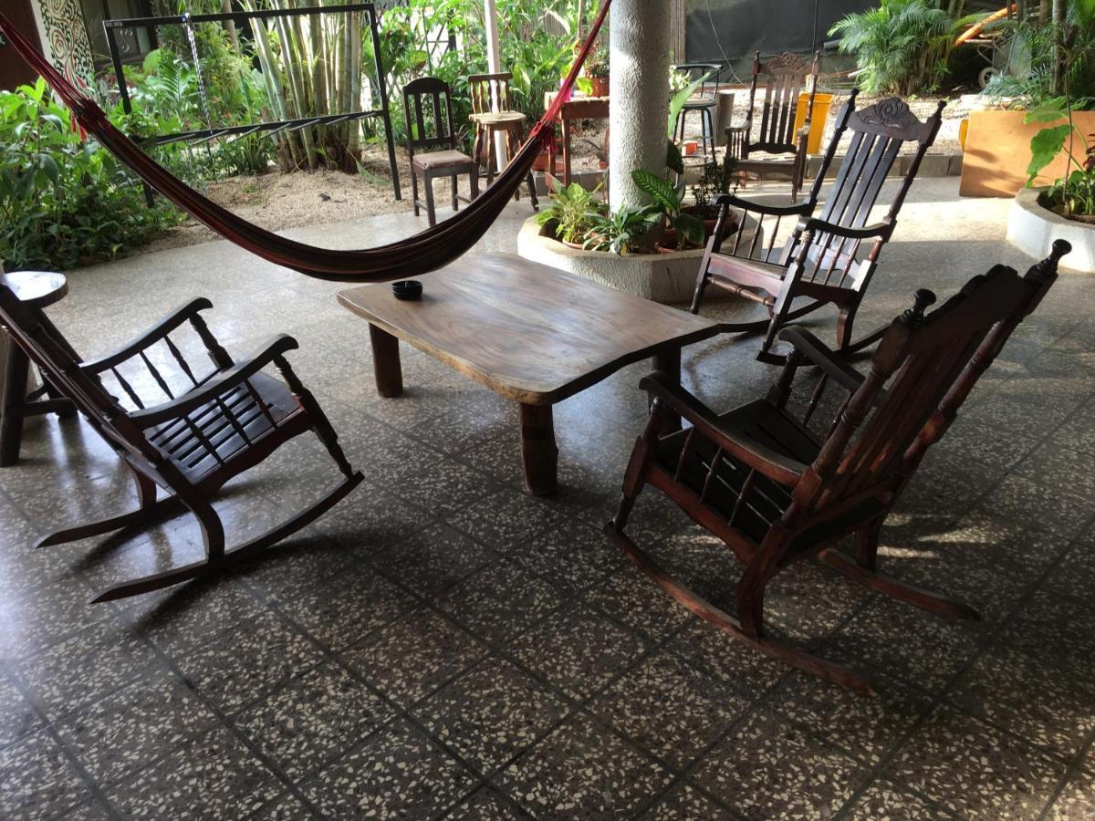 Pura Vida Hostel Tamarindo Bagian luar foto