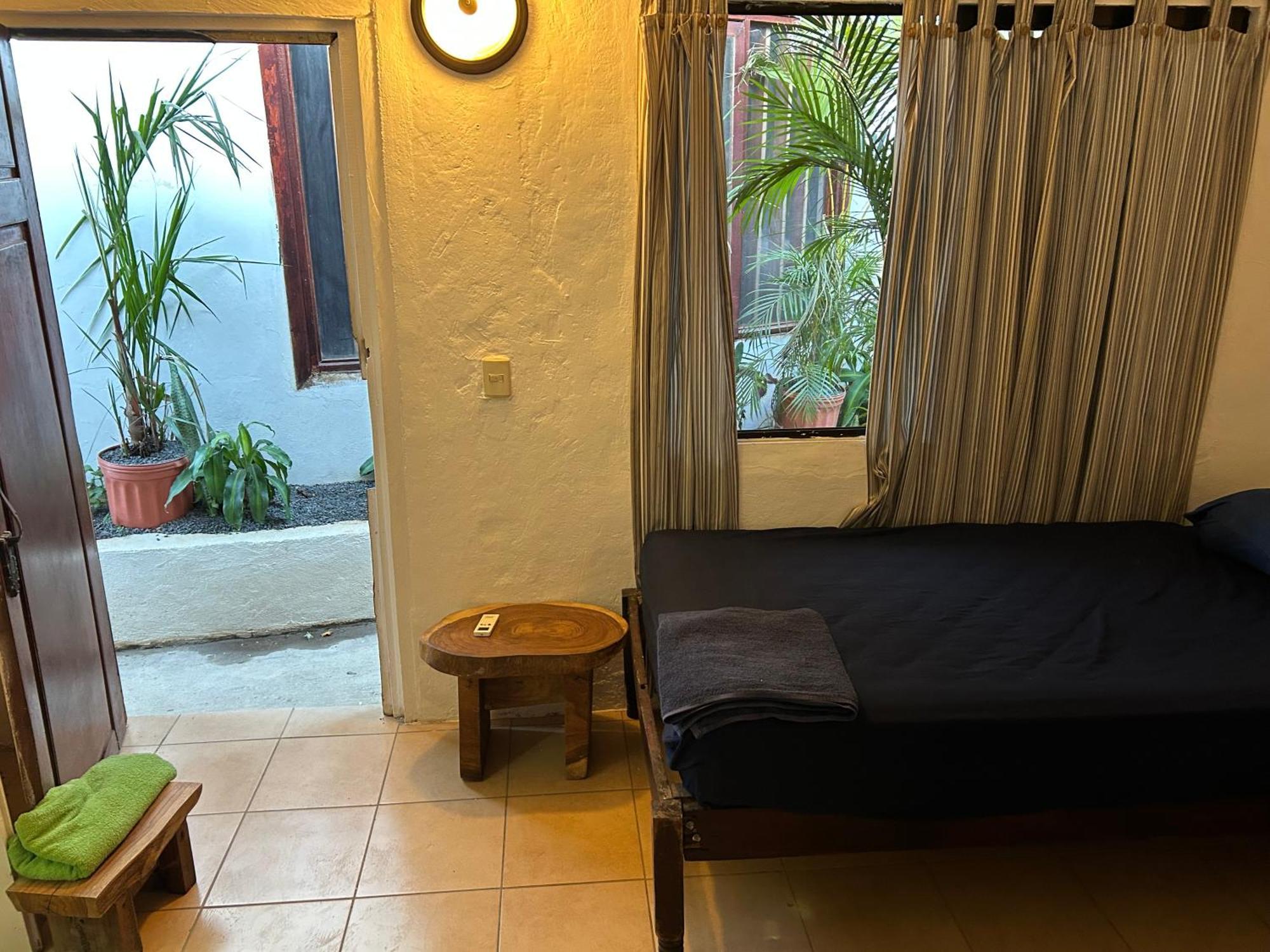 Pura Vida Hostel Tamarindo Bagian luar foto