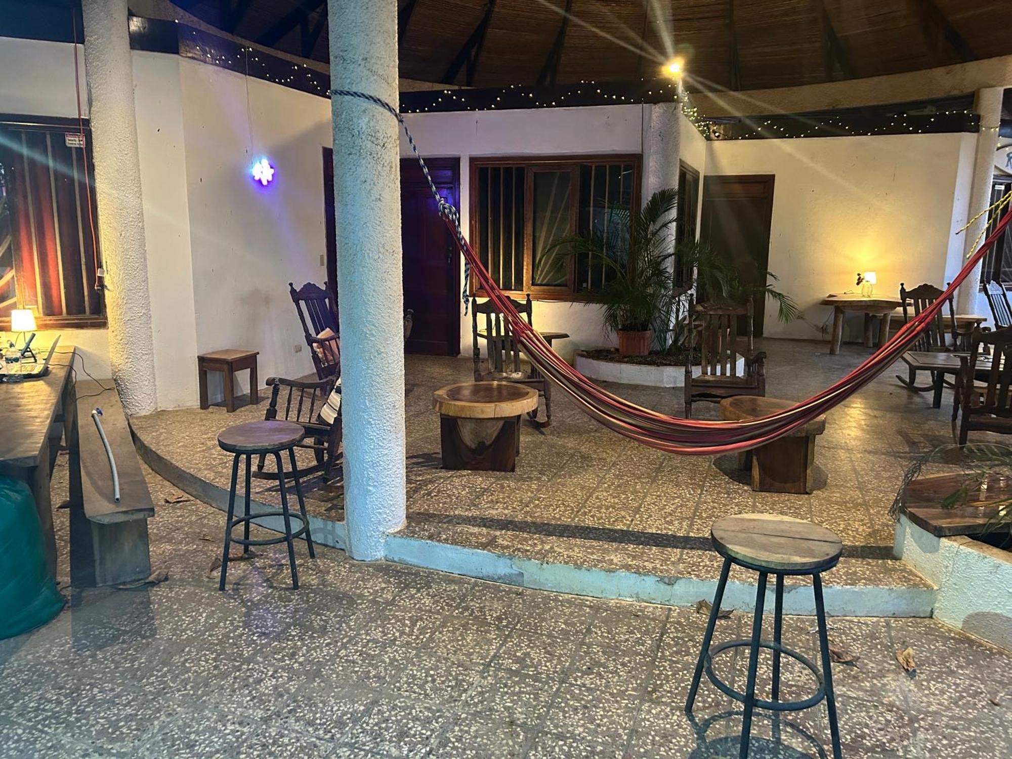 Pura Vida Hostel Tamarindo Bagian luar foto